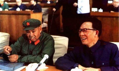 许世友是一个非常传统的人，在过节的问题上，他一向是“厚土拒洋”。
有一年元旦，南