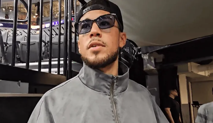 太阳球员德文-布克接受了记者采访，谈到了上一场不敌火箭：
"我们仍在学习。要称赞