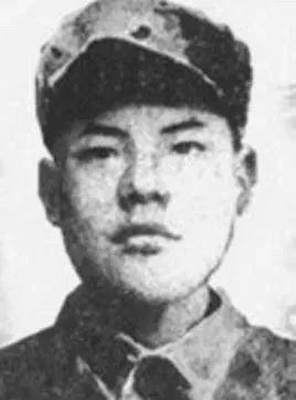 1943年，石嘉植被俘，日军使用了美人计，但他直接把美人赶走。谁知女子却跪在地上