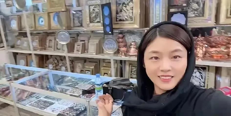 这个女人，嘴里喊着反男权，却嫁给男权社会的伊朗男人，搞不明白。脚解放了，她却主动