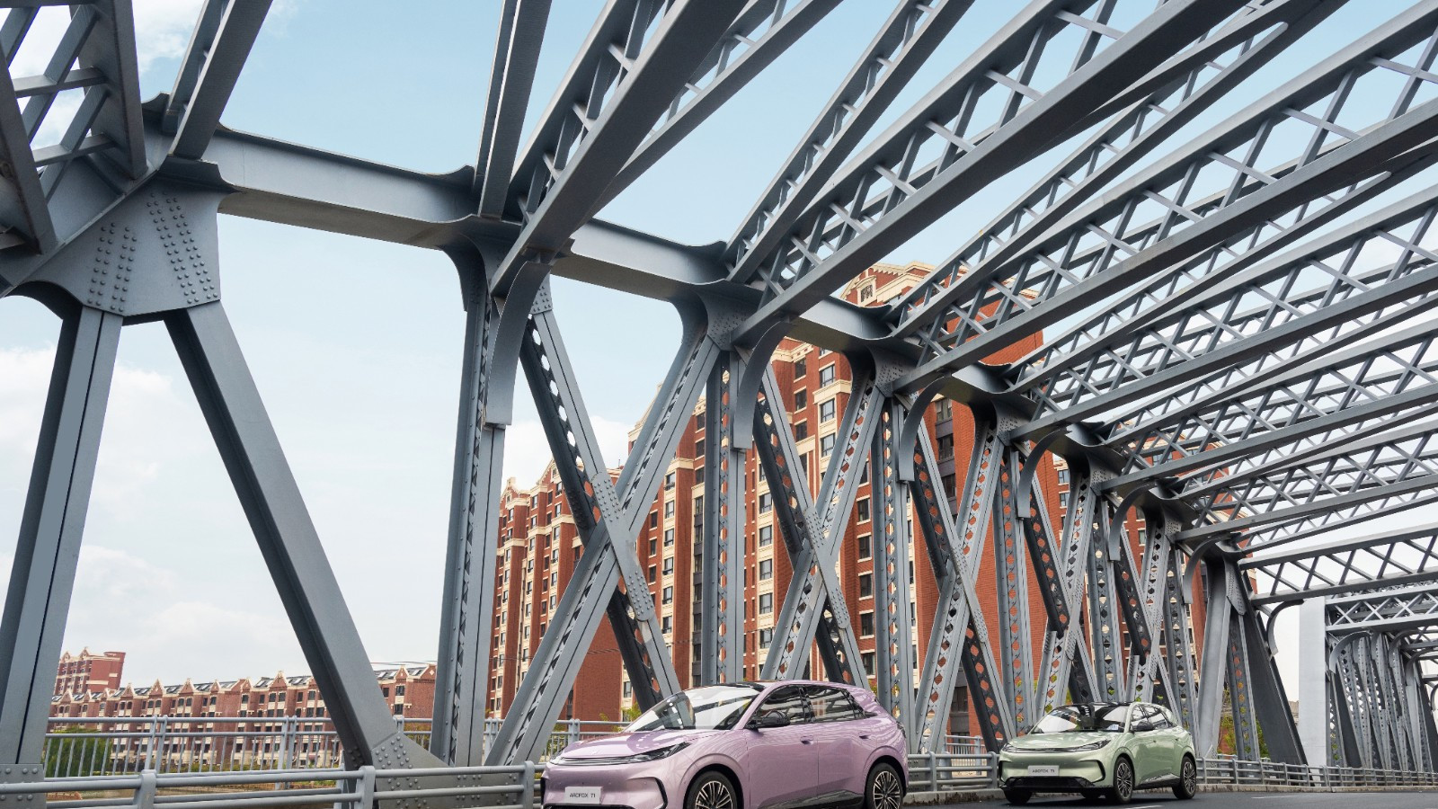 极狐T1与零跑Lafa5核心配置实测 家用选车不踩雷