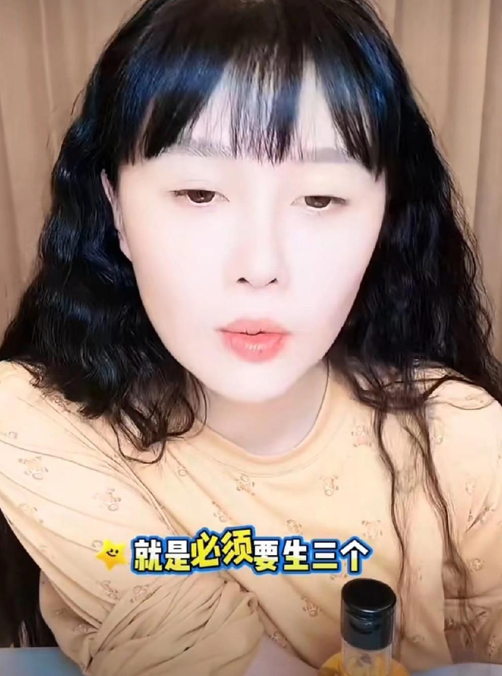 球球希望二胎是龙凤胎 ， 必须三个孩子！
        赵本山女儿球球表示还会