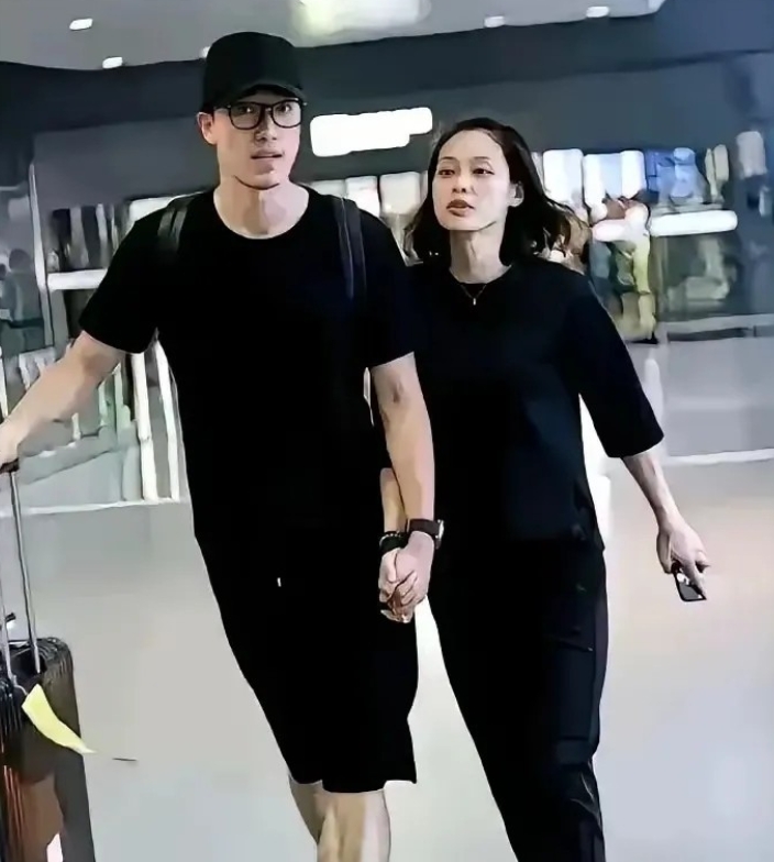 刘翔31岁的时候和葛天结婚了，31岁离婚，这段婚姻持续了一年都不到，而且二人没有