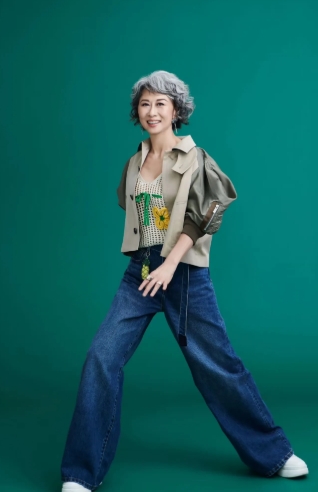叶倩文和林子祥，时隔27年，终于再度合体开演唱会了，2岁小孙女也来彩排，虽然是林