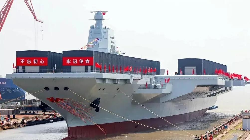【纪念福建舰下水三周年！】今天是福建舰下水三周年，离福建正式入列已经越来越近了。