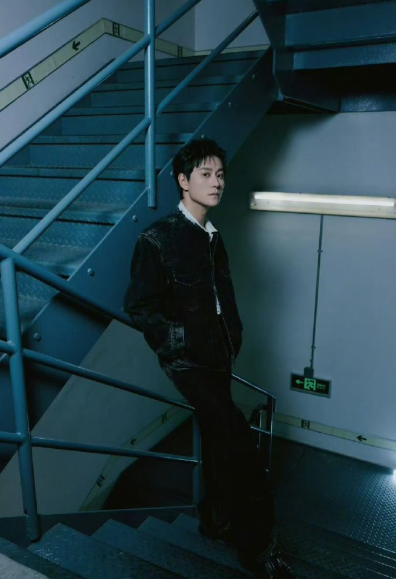 双剧连播见证秦俊杰的演技实力！《乌蒙深处》麻青蒿的揪心瞬间，《小城大事》杜涛的温