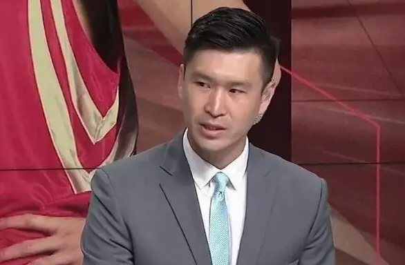 四川男篮引入霍楠，为其职业化发展掀开了崭新的一页。俱乐部的有序变革与发展，既需要