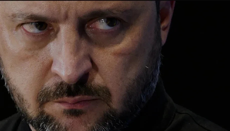 泽连斯基放弃腐败改革，试图结束国内日益严重的抗议活动。



尽管总统在两周后推