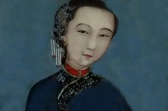 1900年，慈禧第一次见周莹便问：“你丈夫呢？”30岁周莹回道：“民女守寡14年