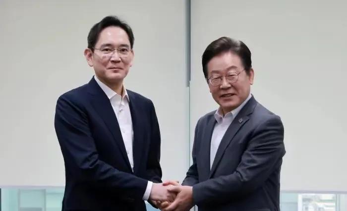 韩国的总统李在明、三星会长李在榕，一个权倾天下，一个富可敌国，二李合作，权钱一体