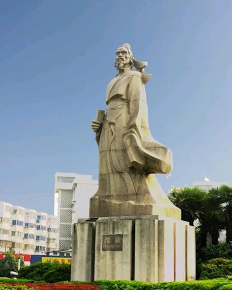 沈括，北宋宋神宗时浙江杭州人，儒家士人，是王安石变法的重要助手，他著的《梦溪笔谈