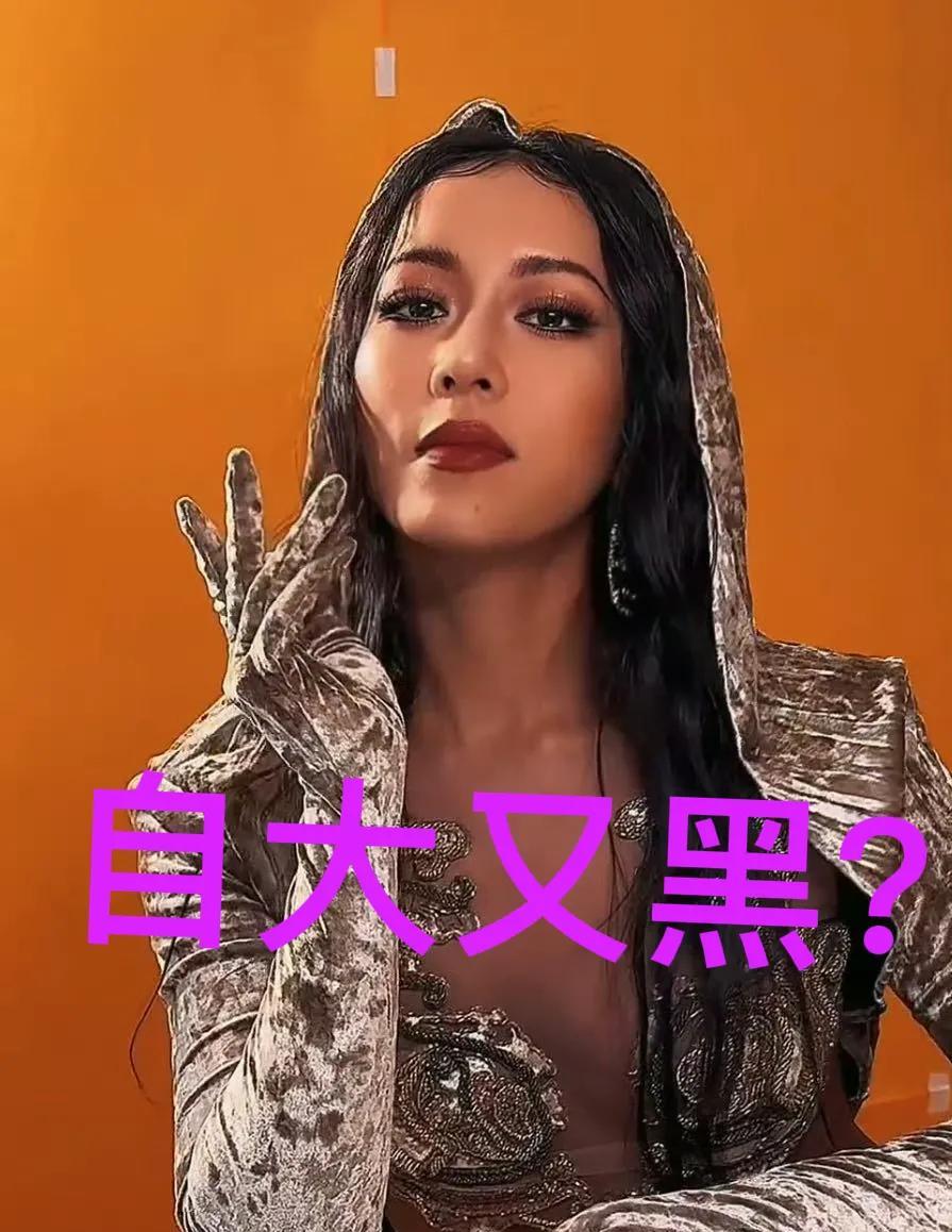 吉克隽逸的受众人群到底是谁
在我看来这个妹子又黑又土还有点过于自信，唱歌也不是大
