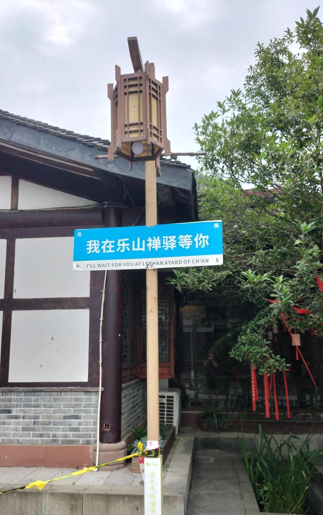 有一块硬骨头，咬也咬不动，啃也啃不下，光动动嘴巴唠叨几句，不痛不痒的，人家左耳入