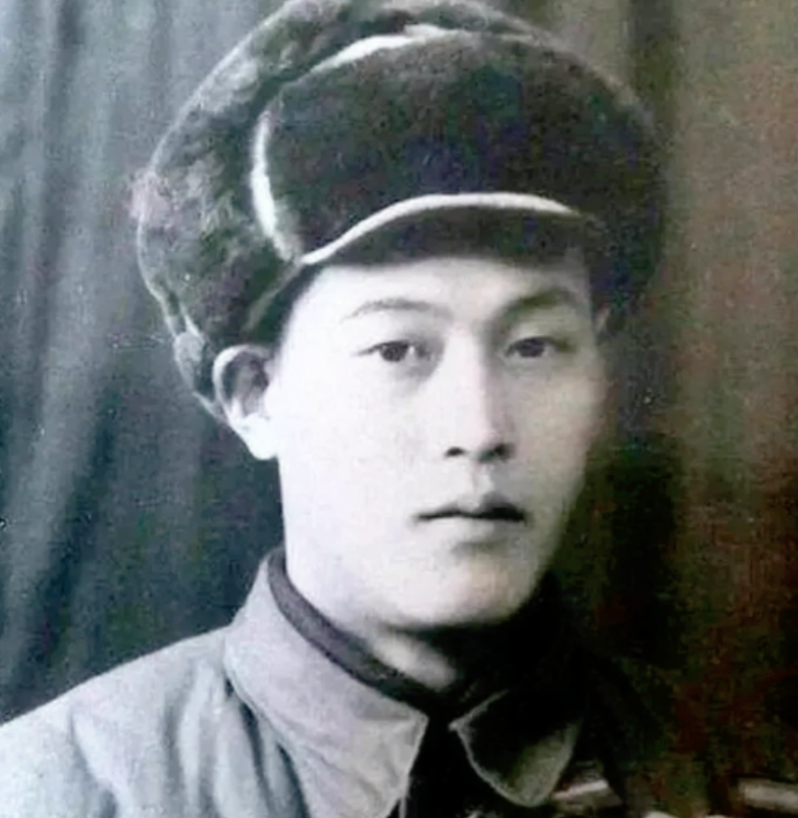 1952年，志愿军战士张文荣被美军俘虏后叛变，接受完改造后，他奉命打入志愿军内部