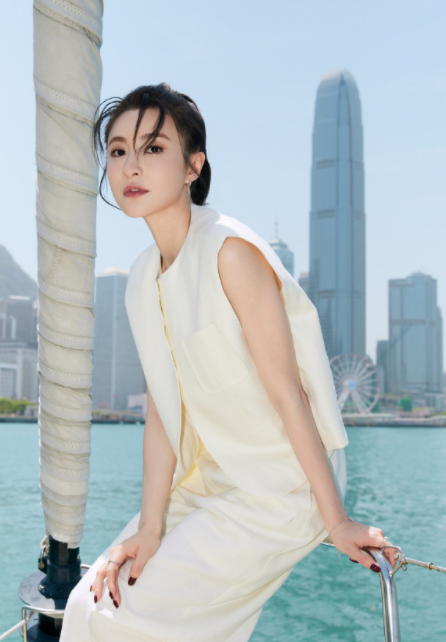 林夏薇这妆容和状态，也是超好的！