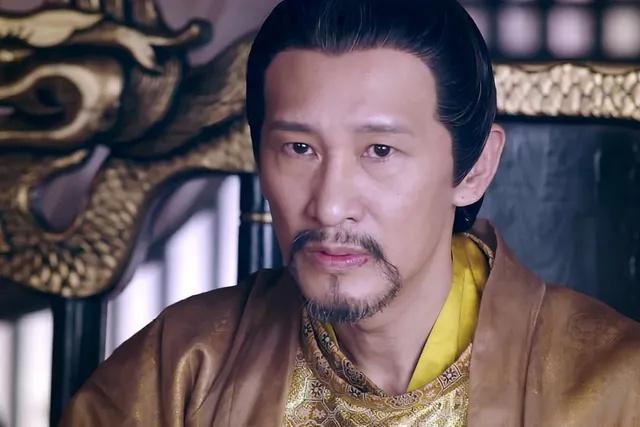 公元762年，权相李辅国夜闯唐肃宗寝宫，当着皇帝的面，将张皇后拖出了宫，唐肃宗只