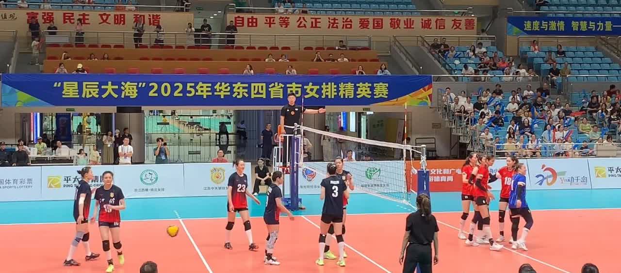 江苏女排0-3不敌上海，却杀出最强新人，她的母亲是昔日女排名将。三局具体比分24