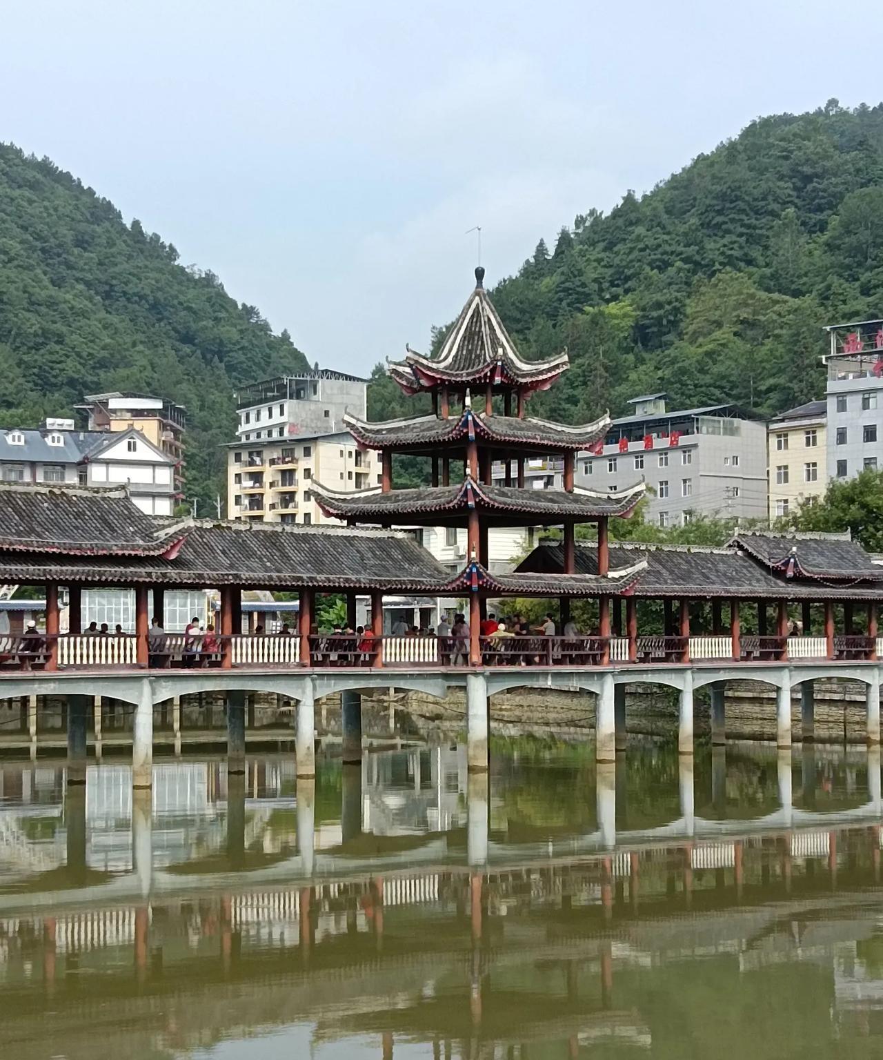 花坪之行（28）
有人问我，为什么不买避暑房，我的回答是，买了避暑房，每年都去一