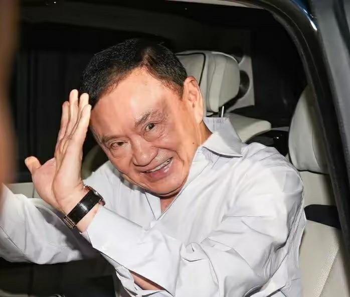 人活的太老，是不是受罪？看看泰国前首相他信的脸，再看看美国总统特朗普的手，都是不