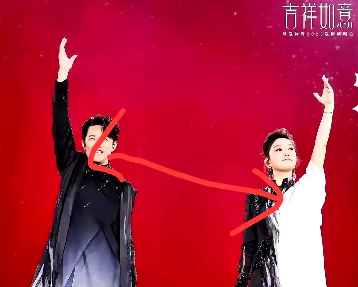 惊天大反转！

原本以为是放大手特写就能让凤凰传奇“塌房”的“神秘人”，没想