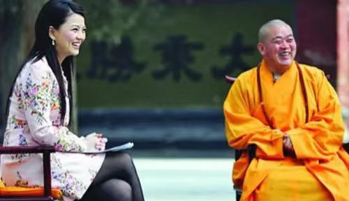 审讯第七天，
传出的名单里突然蹦出一位顶流女主持，
网友瞬间炸锅：李湘到底藏了啥