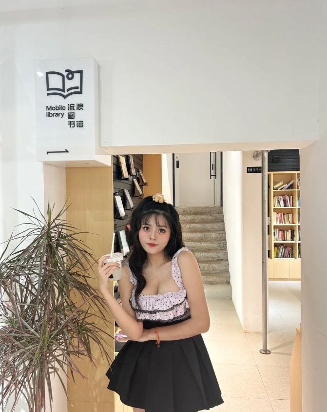 我本无意和风提及你，可风却说，可以代替我去见你，希望吹过我的风，也能绕几圈去拥抱