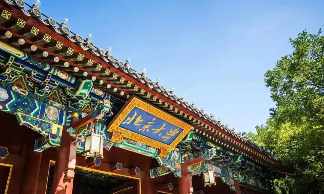 北大全面取消绩点制，立刻冲上热搜。
可以说，大学生苦绩点久矣。
很多人进大学的第