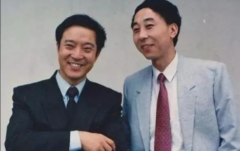 2001年，牛群要去蒙城当副县长，冯巩劝他:“相声有什么不好，非要跑去当官？”没