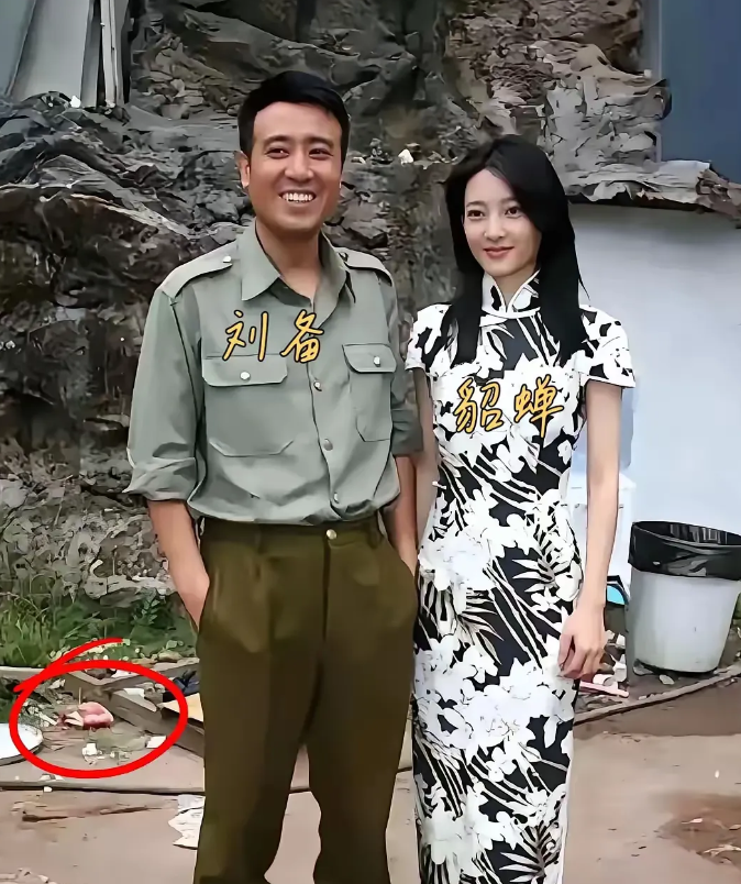 不知道真假
据说当年于和伟差一点为了她离婚了
后来也不知道哪个大菩萨力挽狂澜说服