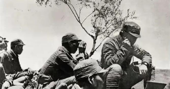 1942年，日军出动1000余名兵力，企图包围正在开阅兵大会的新四军第3师。黄克