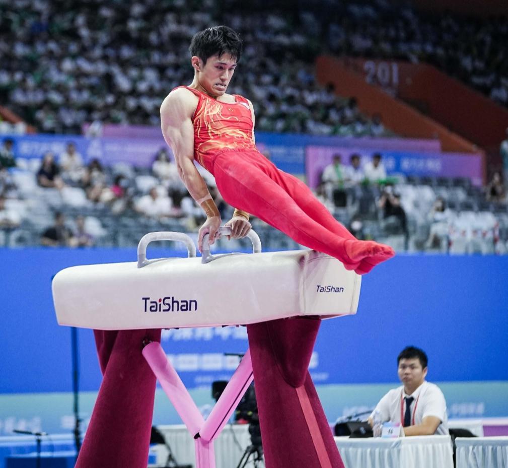 为参加将于下个月在印尼雅加达举行的体操单项世锦赛，国家男子体操队进行了两次队内选
