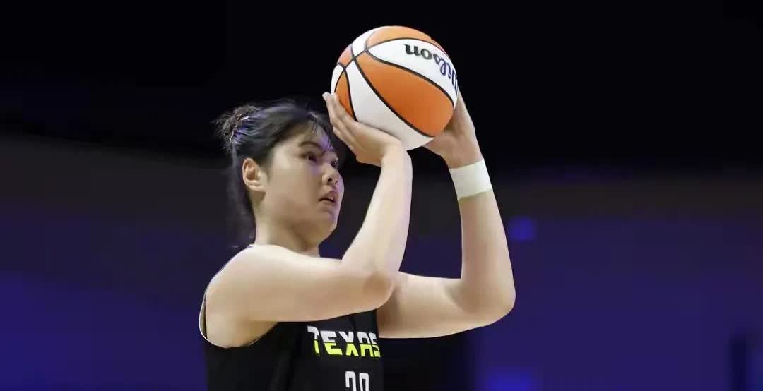 李月汝真的该停下来了 
       8月9日，飞翼输给自由人的比赛中，李月汝