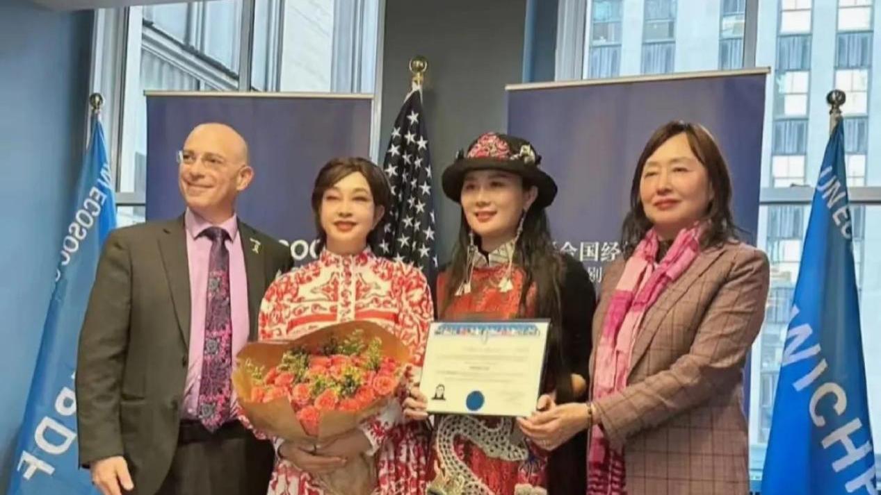 75岁刘晓庆再获国际奖项