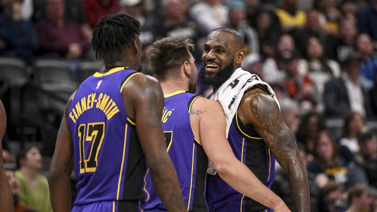 2025NBA常规赛录像回放：湖人vs独行侠（中文）完整版全程回放视频