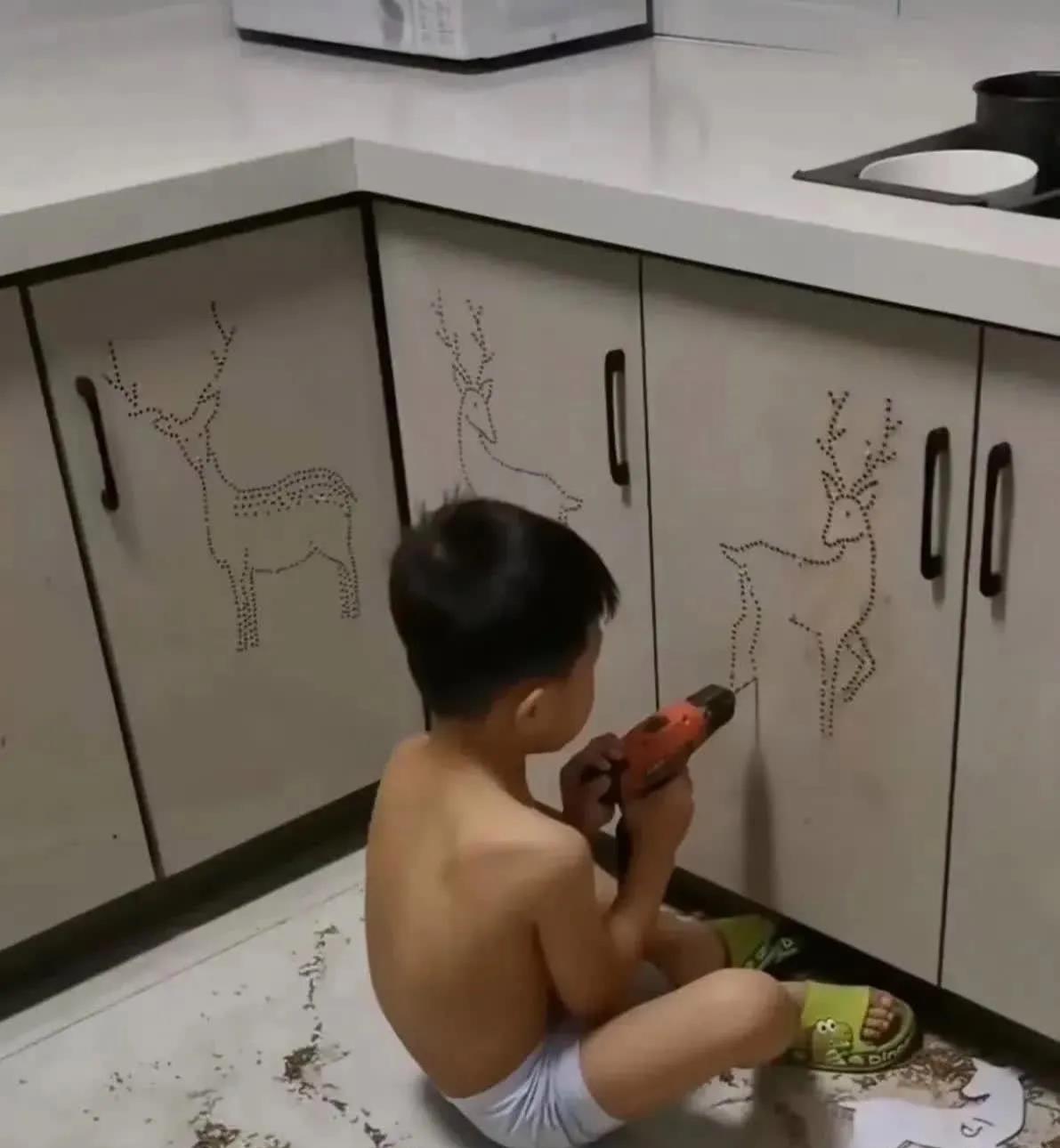 这孩子从小就有艺术细胞