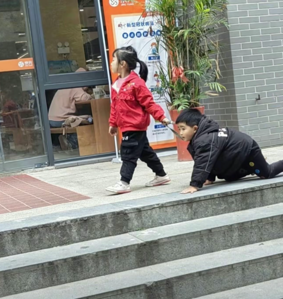 放学去接儿子回家，发现天塌了