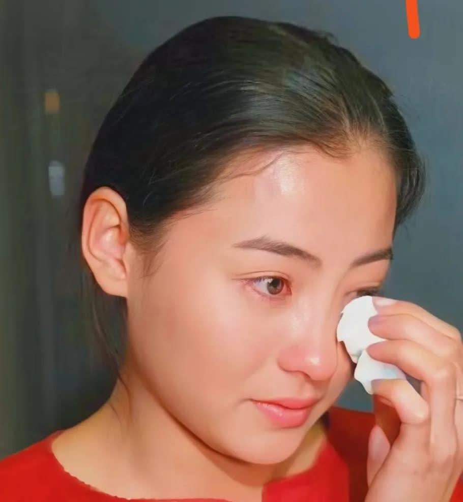柏芝估计得在洗手间哭晕咯！

谢霆锋的门票都被炒到17000元


她