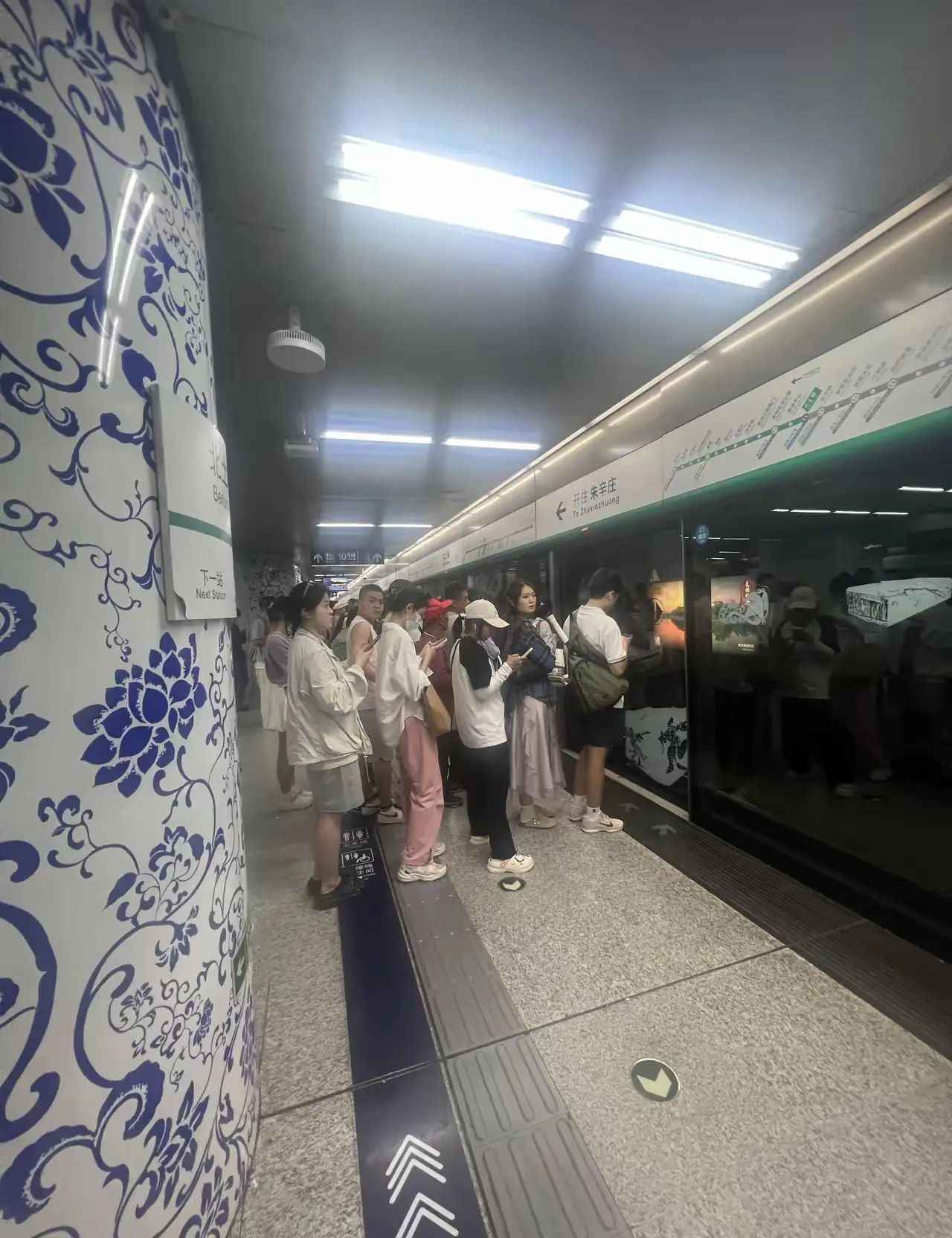 女生是真舍得花钱，演唱会这清一水的女人