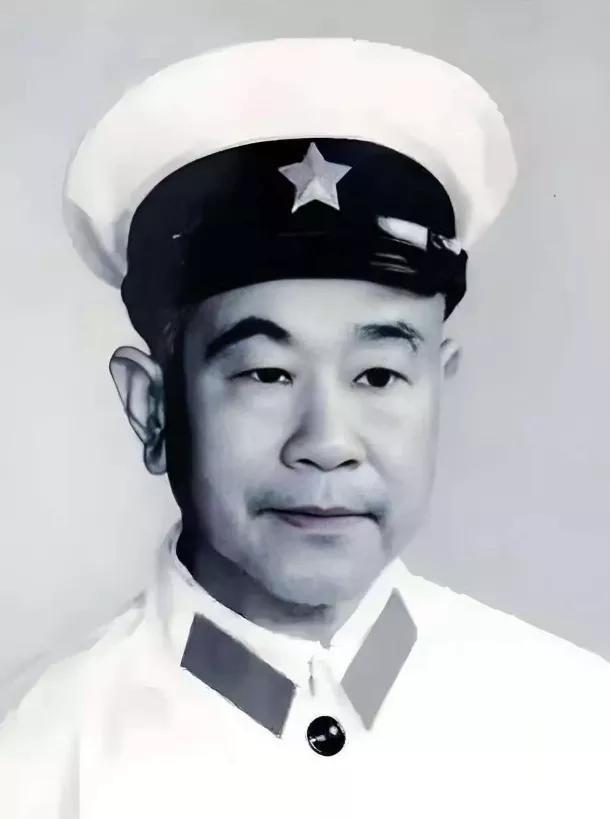 1973年，女知青黄丽萍带着农村丈夫回到了娘家，丈夫一进门，就看到了墙上的照片，