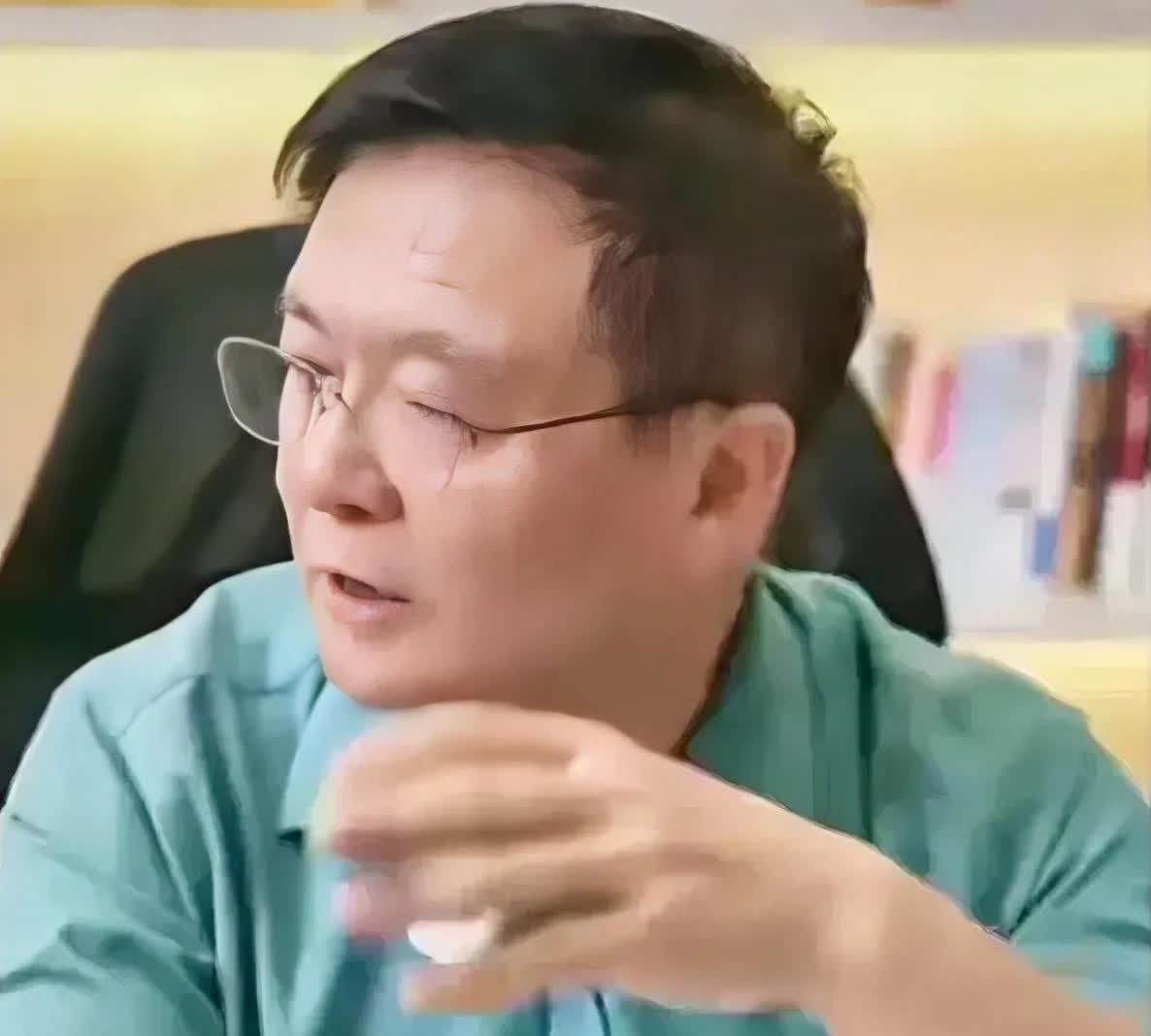 汪教授犯的是小学生遣词造句的常识错误，错了就是错了，没有必要一而再，再而三的直播