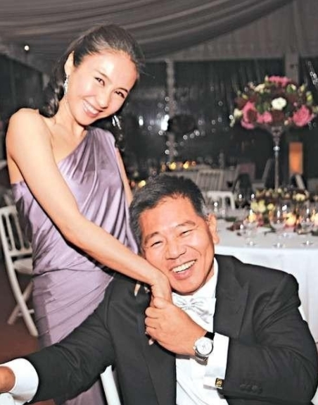 2007年，香港女星黎姿的人生被一场车祸推向悬崖边——她的弟弟身受重伤，命悬一线