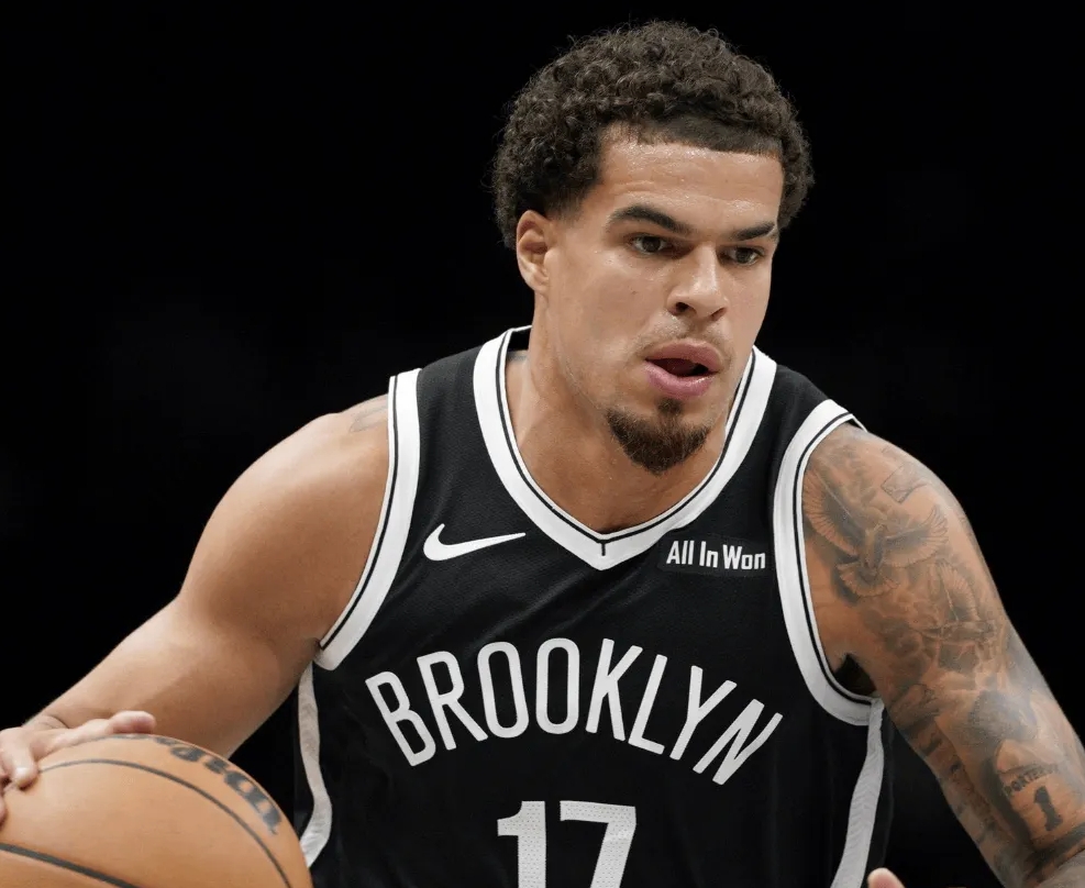 美记Brett Siegel在社媒互动中被问及迈克尔-波特的交易动向。
有网友提