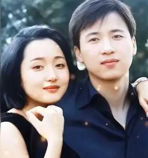 赖文峰与杨钰莹的恋情，是随着远华的倒塌结束的，不去说谁对谁错，自从赖文峰出狱后的
