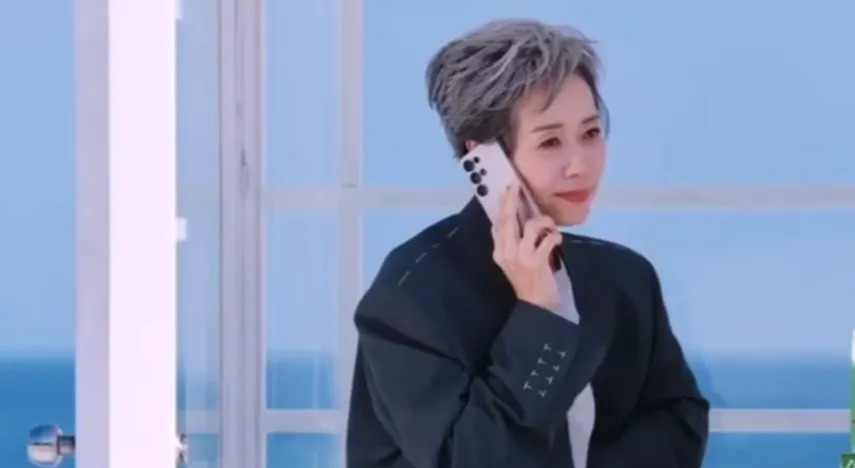 叶童梁家辉暖心通话











我的天哪！叶童居然要参加浪姐了？她竟然