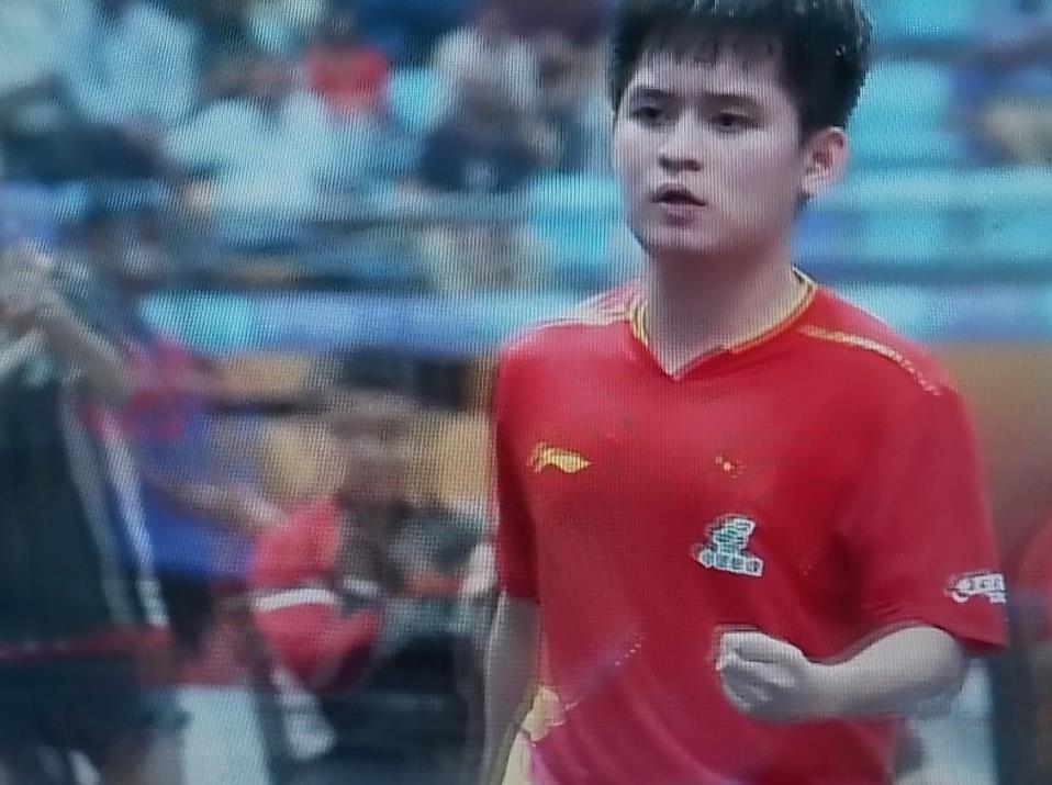 虽然林诗栋输了第一盘，但国乒男团依然3：1击败伊朗队。
侯英超老师：我相信林诗栋