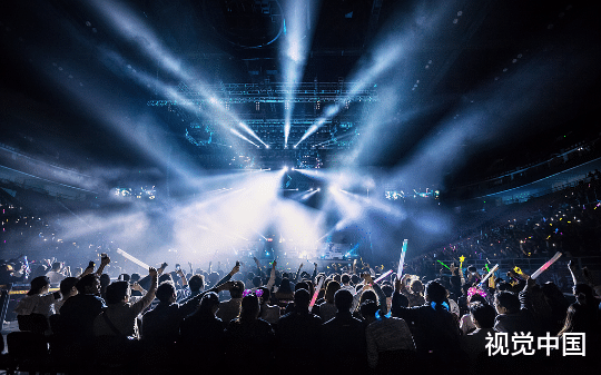 影帝老公带我上离婚综艺，我靠算卦捉鬼爆红