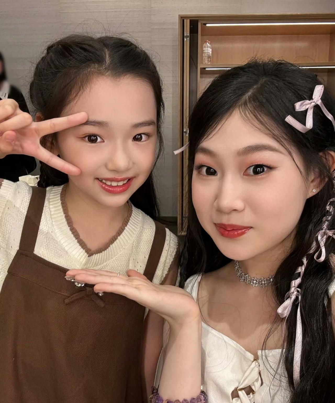 小沈阳女儿沈佳润晚会真跳唱，实力尽显。小沈阳女儿这次也参加了湾区晚会，演绎真跳唱
