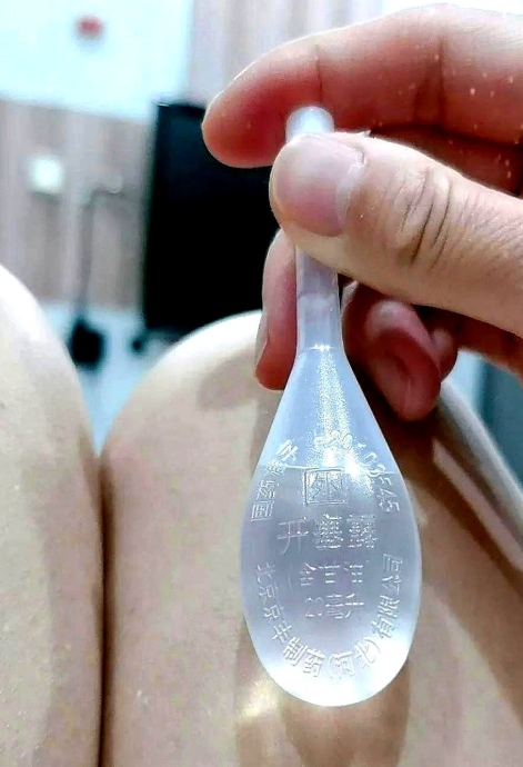 今天老公出差刚回来说家里避孕套没了，我们刚结婚还不想要孩子，就去店买了盒避孕套准