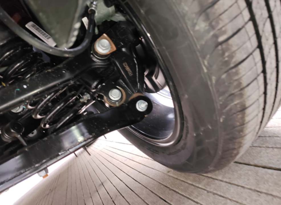 新车底盘生锈，刚提得新车，还不到一个礼拜就发现生锈了，这正常吗