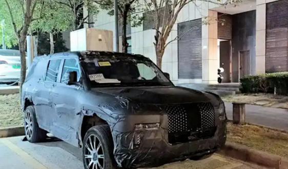 仰望U8加长版谍照曝光 对标路虎揽胜加长？
近日，网络上流传出一组比亚迪仰望U8